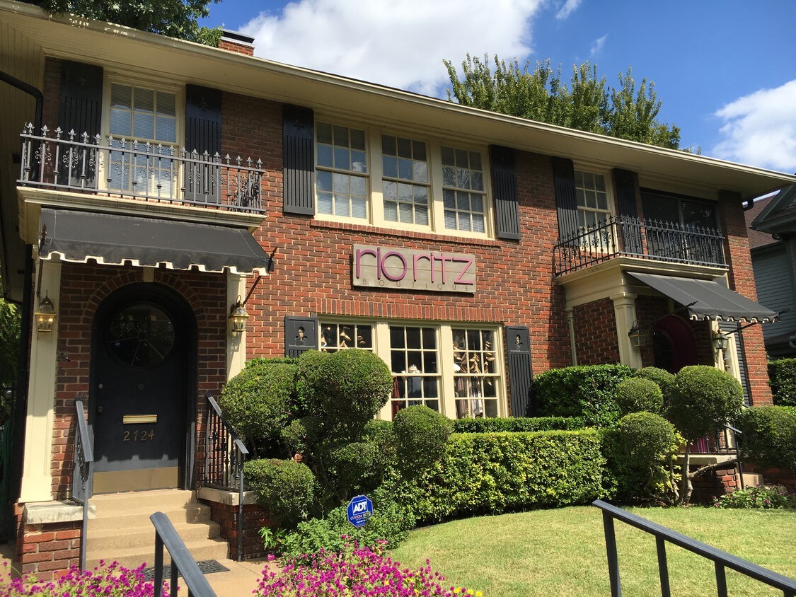 Ground floor of charming duplex - 2722 Routh St