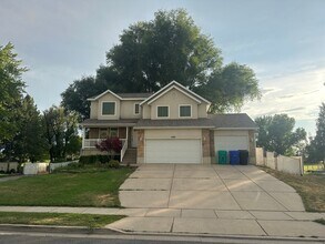 Building Photo - 1397 Willow Valley Dr