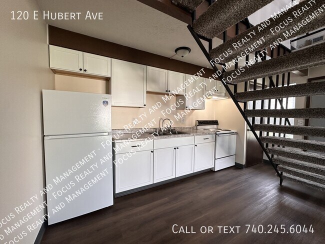Foto del edificio - 120 E Hubert Ave
