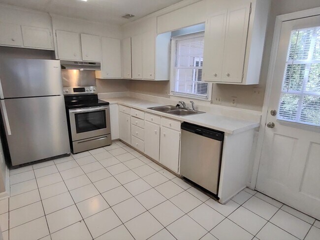Foto del edificio - Beautiful Duplex Home Located in the Stone...