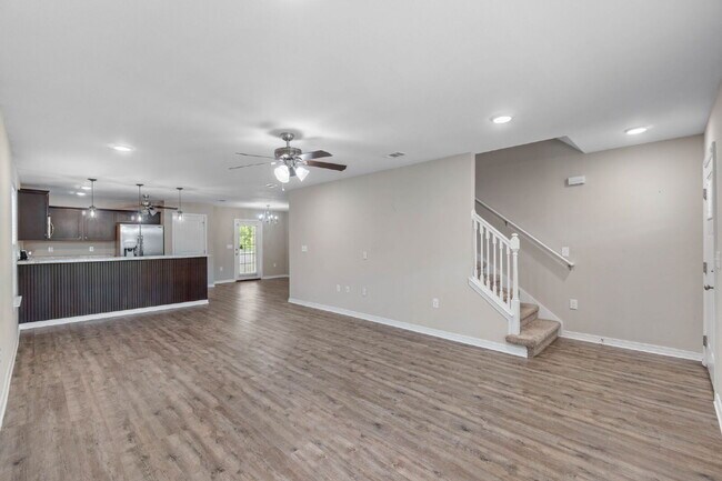 Building Photo - 426 Eisenhower Dr