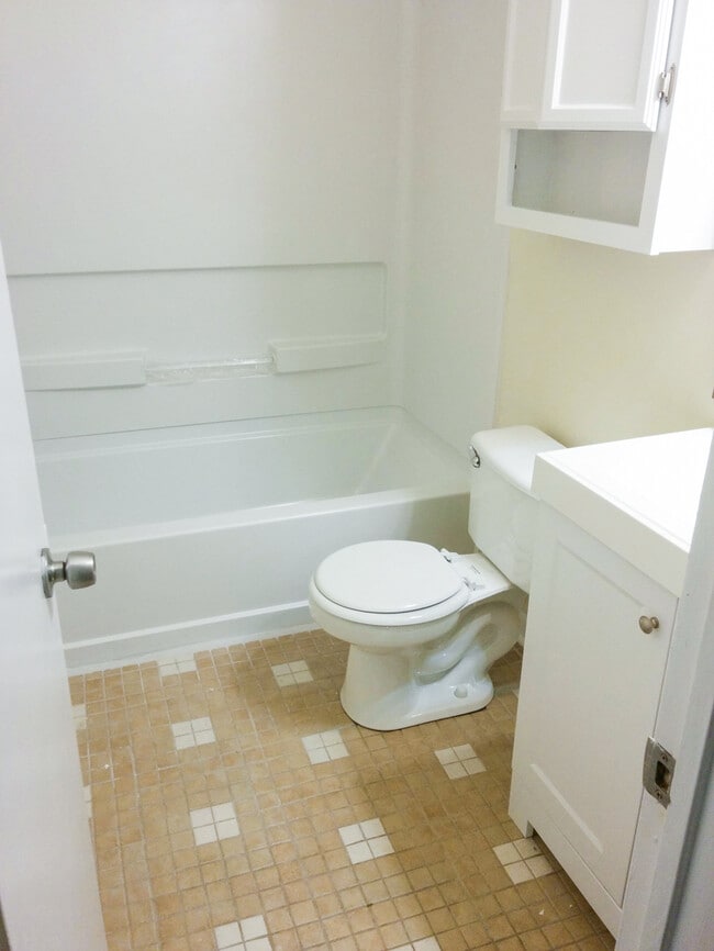 Building Photo - Charming 3-Bedroom Ranch on a Cul-de-Sac! "ASK ABOUT OUR ZERO DEPOSIT"