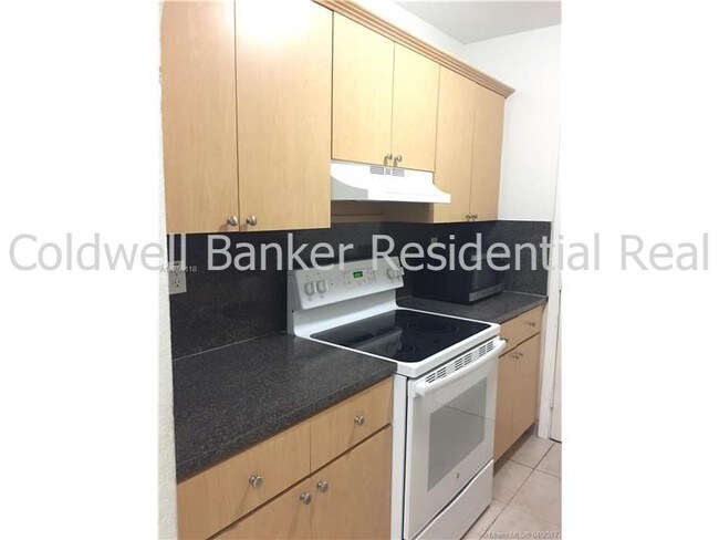 Foto del edificio - 981 NE 169th St
