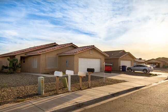 Foto del edificio - 3 BED 2 BATH IN OCOTILLO!