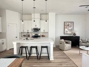 Building Photo - 810 Elkhart St