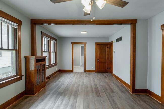 Building Photo - 2215 SW Hazelton Ct