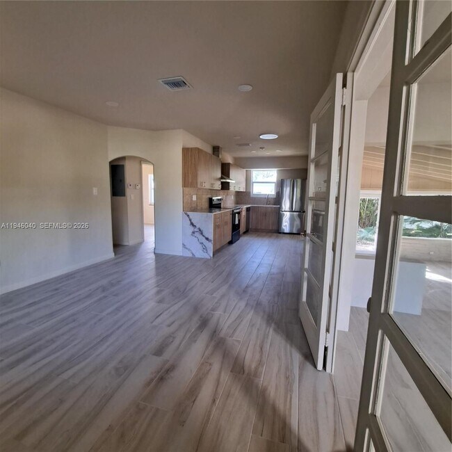 Foto del edificio - 5840 SW 51st St