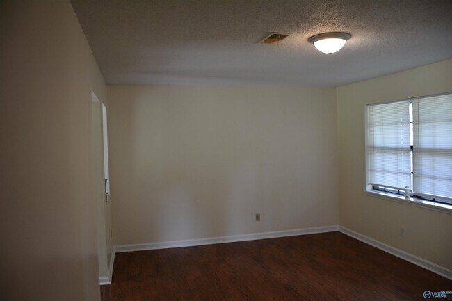 Foto del edificio - 6231 Maywick Dr NW