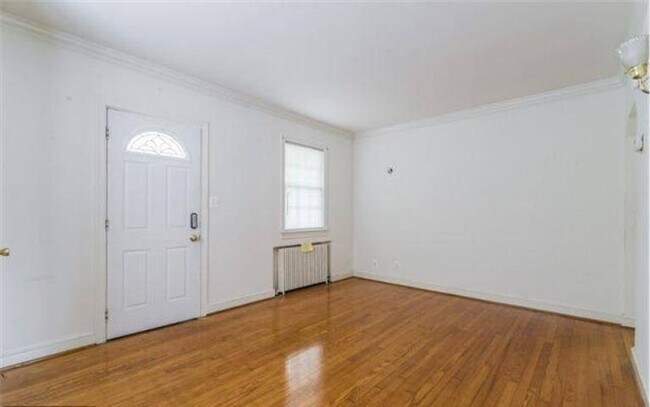 Building Photo - 4027 16 St South