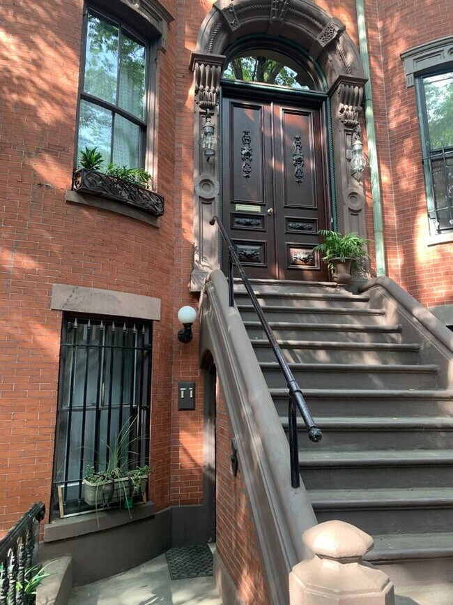 Foto del edificio - 4 Wellington St