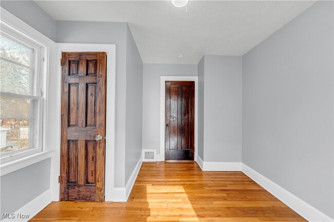 Building Photo - 3556 W 100th St
