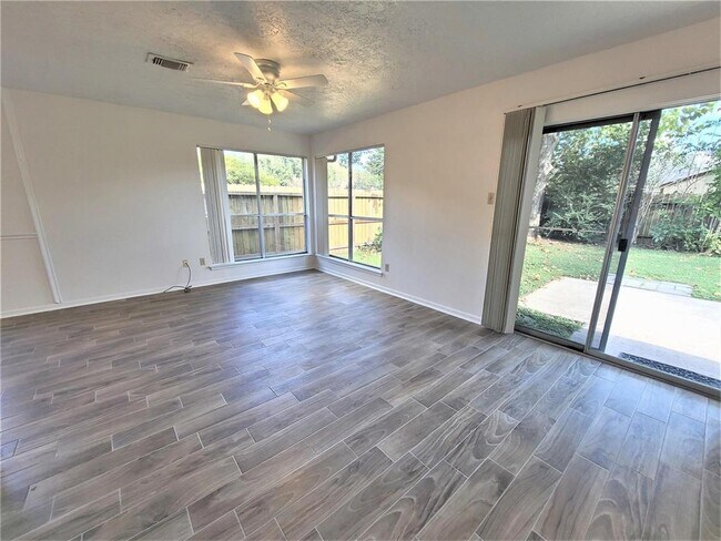 Building Photo - 915 Valley Ranch Dr