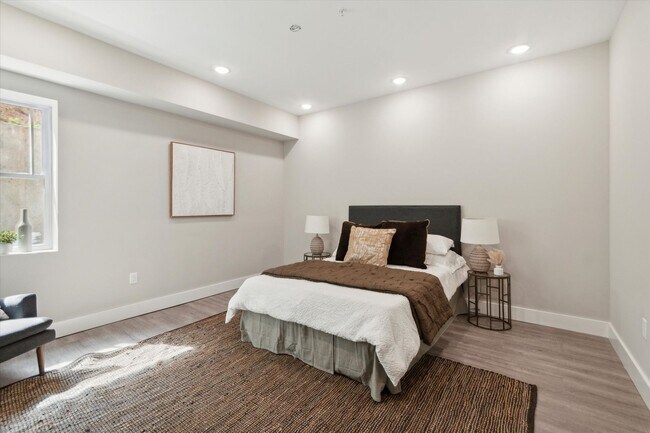 Foto del edificio - Luxurious New Construction Bi-Level 3-bedr...