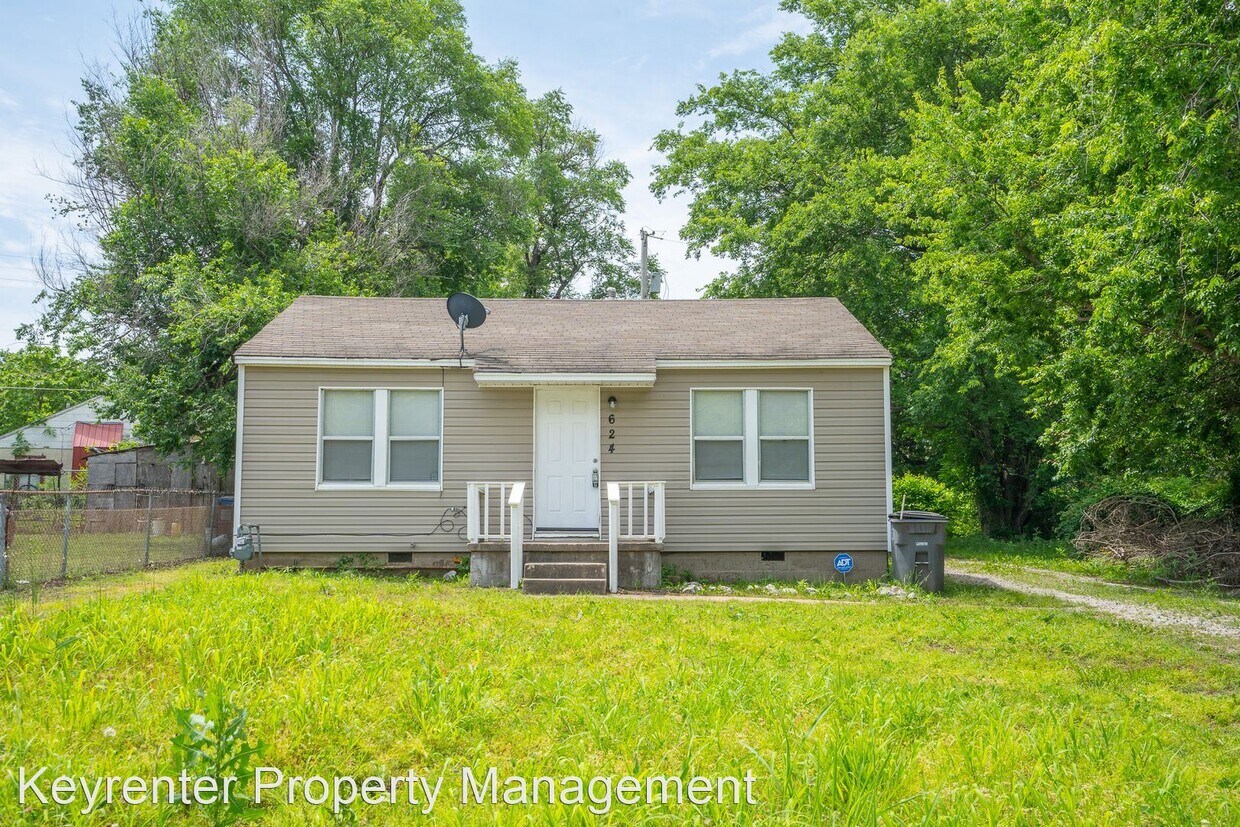 2 br, 1 bath House 624 E 28th St N House Rental in Tulsa, OK