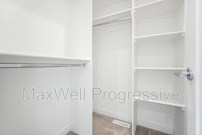Building Photo - 11115-11151 51 St NW
