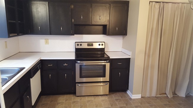 Building Photo - 2100 Kings Gate Cir