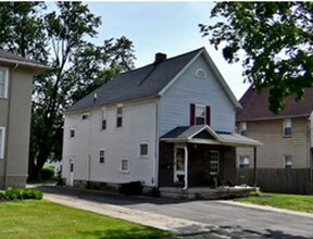 Building Photo - 123 E Broadway Ave