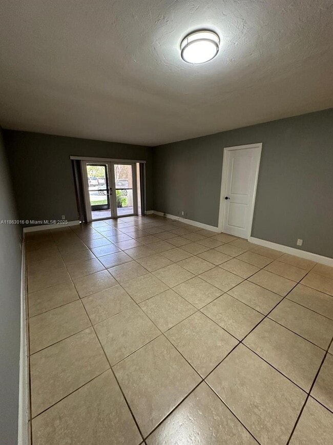 Building Photo - 13707 Kendale Lakes Cir