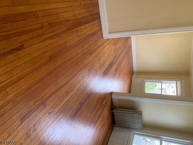 Building Photo - 129 Sayre St