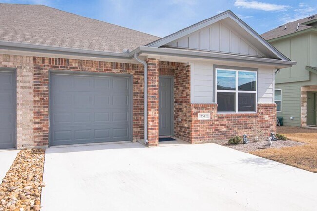 Building Photo - 251 Green Valley Dr