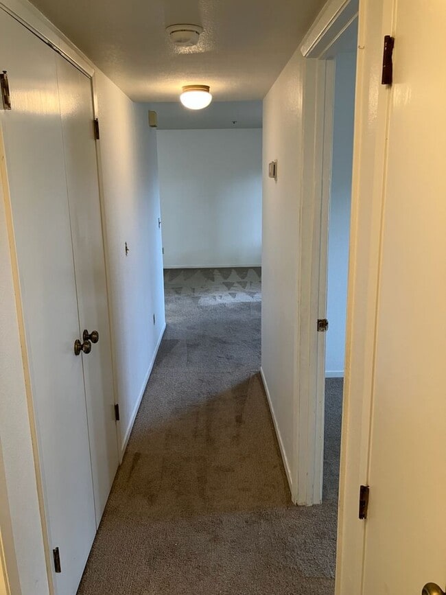 Building Photo - Two bedroom condo