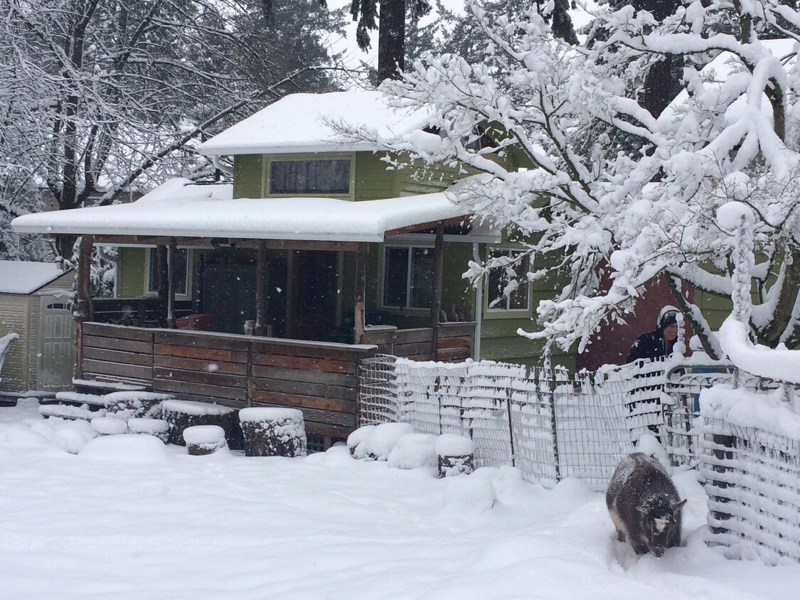 Building Photo - 5535 NE Prescott St