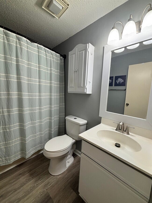 Building Photo - 3700 Golf Colony Ln