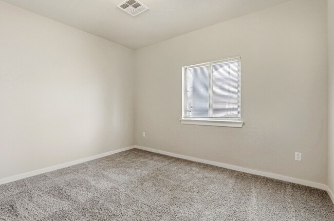 Foto del edificio - 14740 Mike a Mendoza Ave