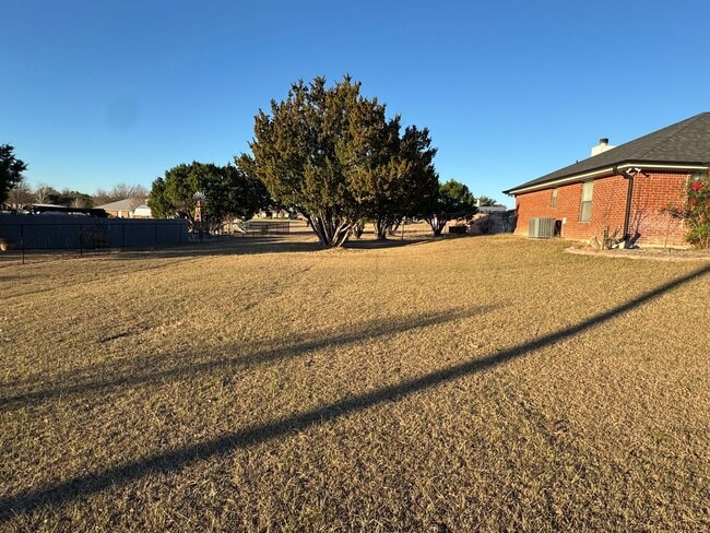 Foto del edificio - Charming 3-bedroom, 2-bath home offering peaceful country living on just under an acre.