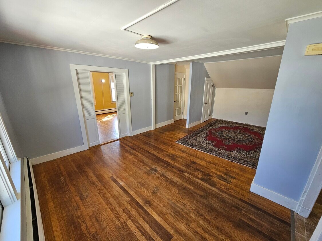 Primary Photo - 124 Howard St
