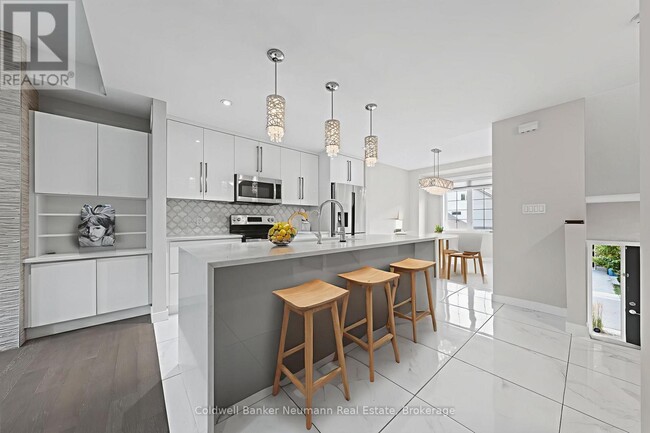 Building Photo - 72 York Rd