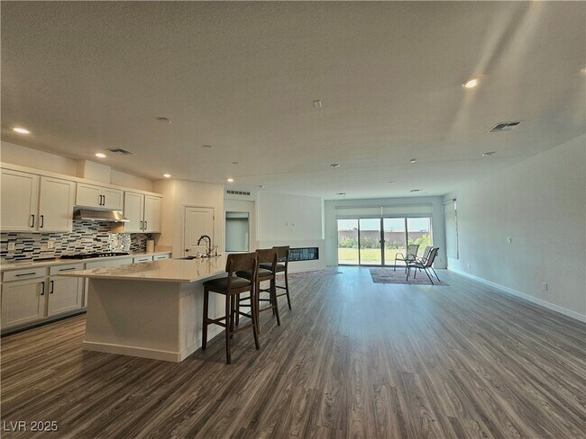 Foto del edificio - 6516 Twin Brks Ave