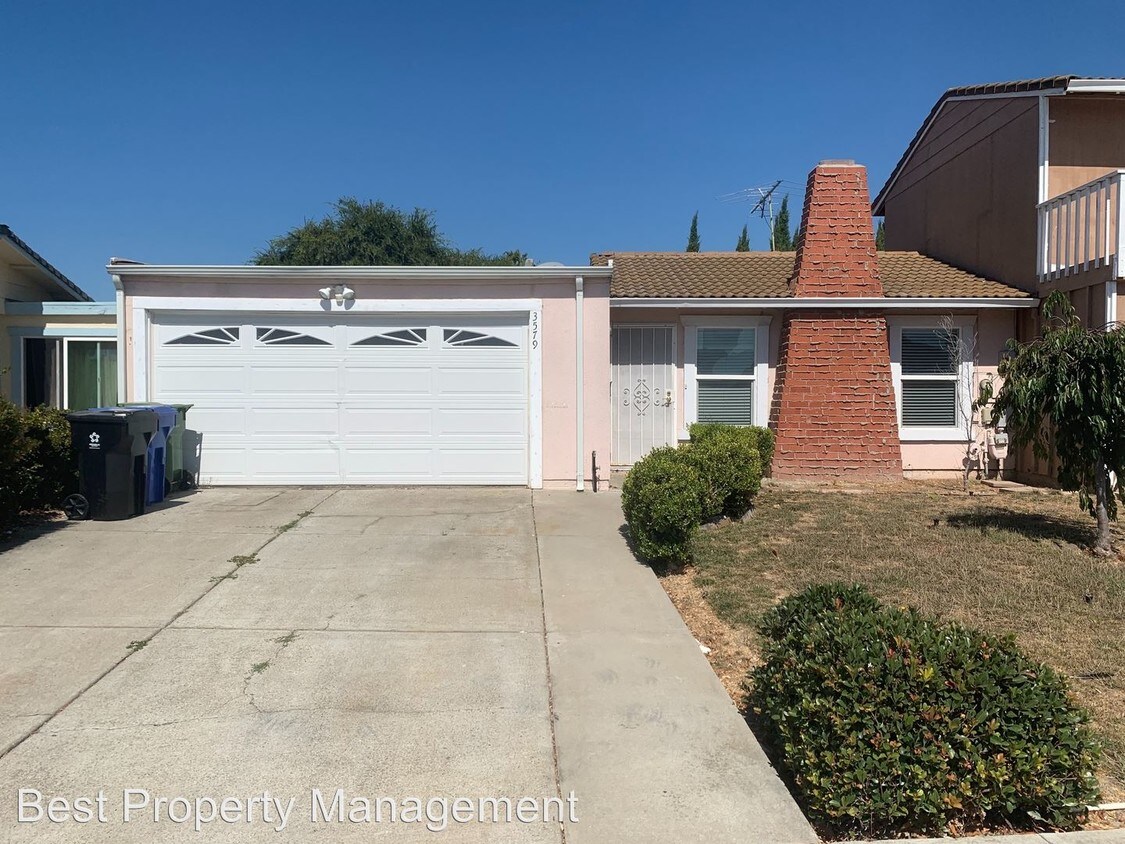 Primary Photo - 3 br, 2 bath House - 3579 Lake Ontario Dr.