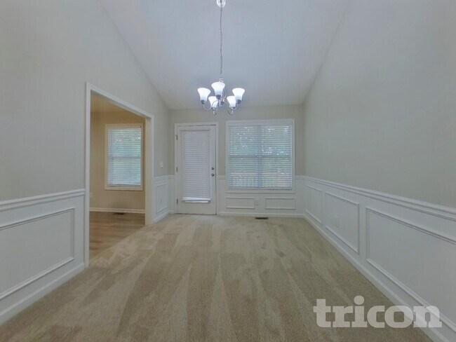 Foto del edificio - 7134 Creeksong Dr