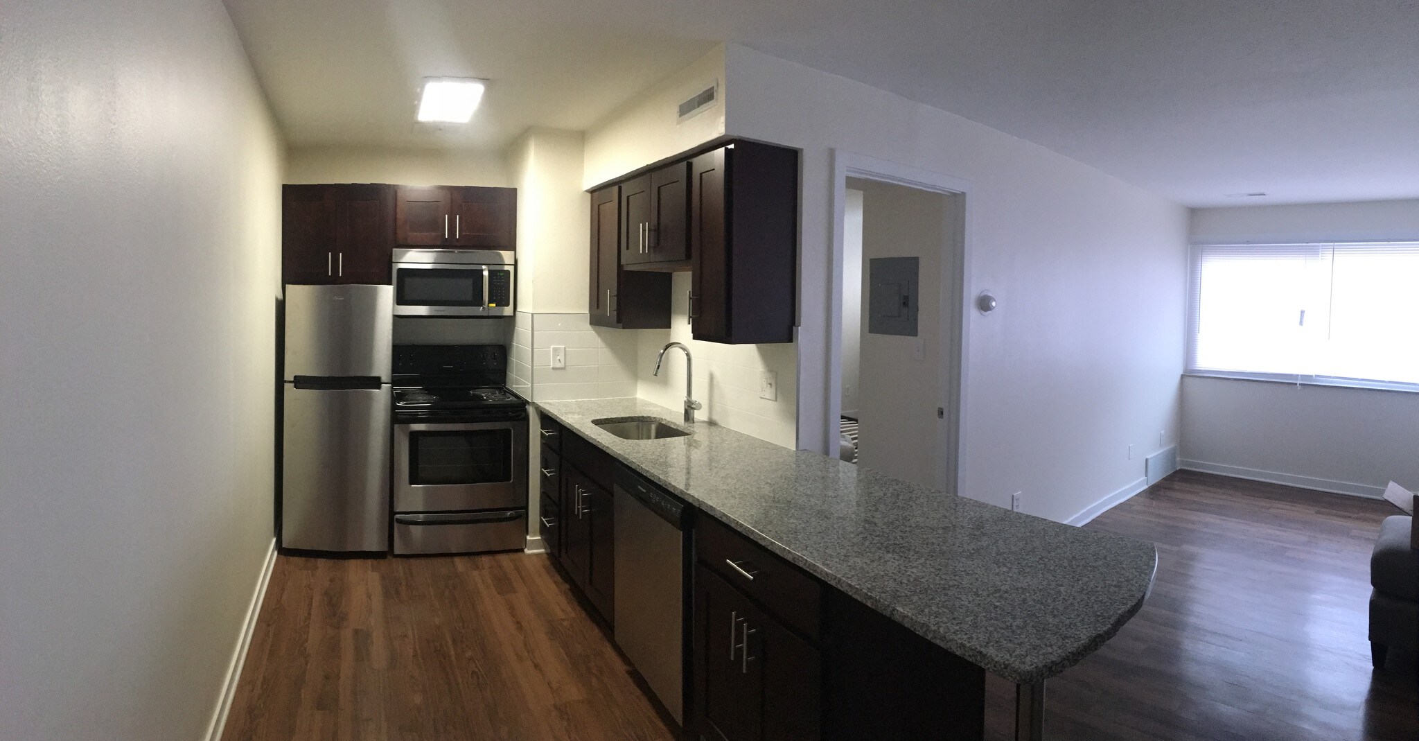 Thirteen 20 Seven Apartments – photo 2