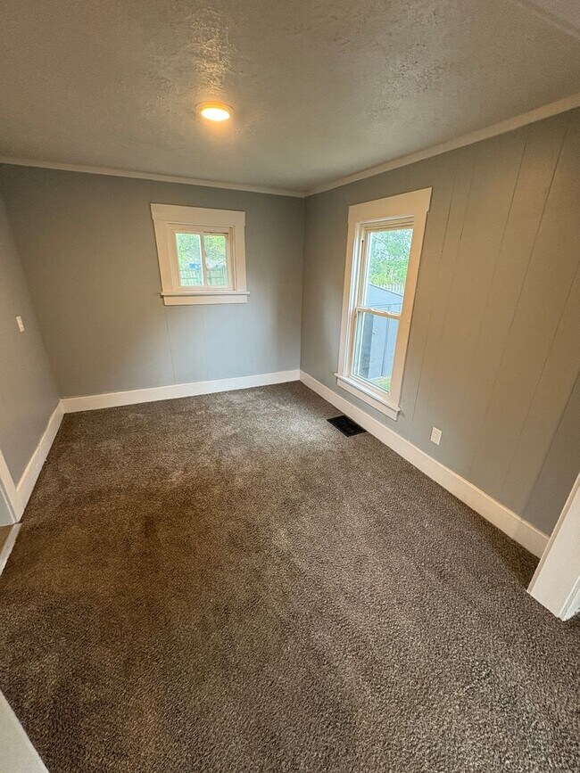 Foto del edificio - Newly renovated 2-bedroom, 1-bath home with modern updates and a low-maintenance yard.