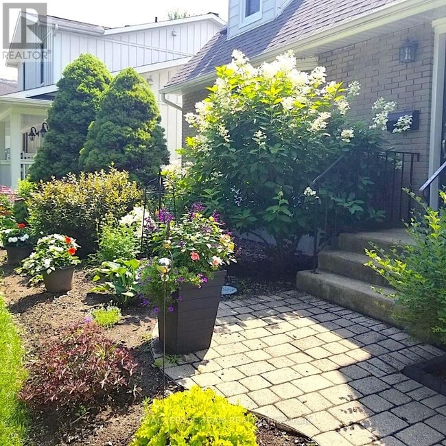 Building Photo - 1052 Fisher Ave