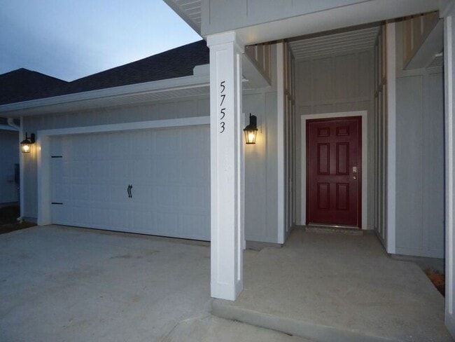 Building Photo - 5753 Danbury Blvd