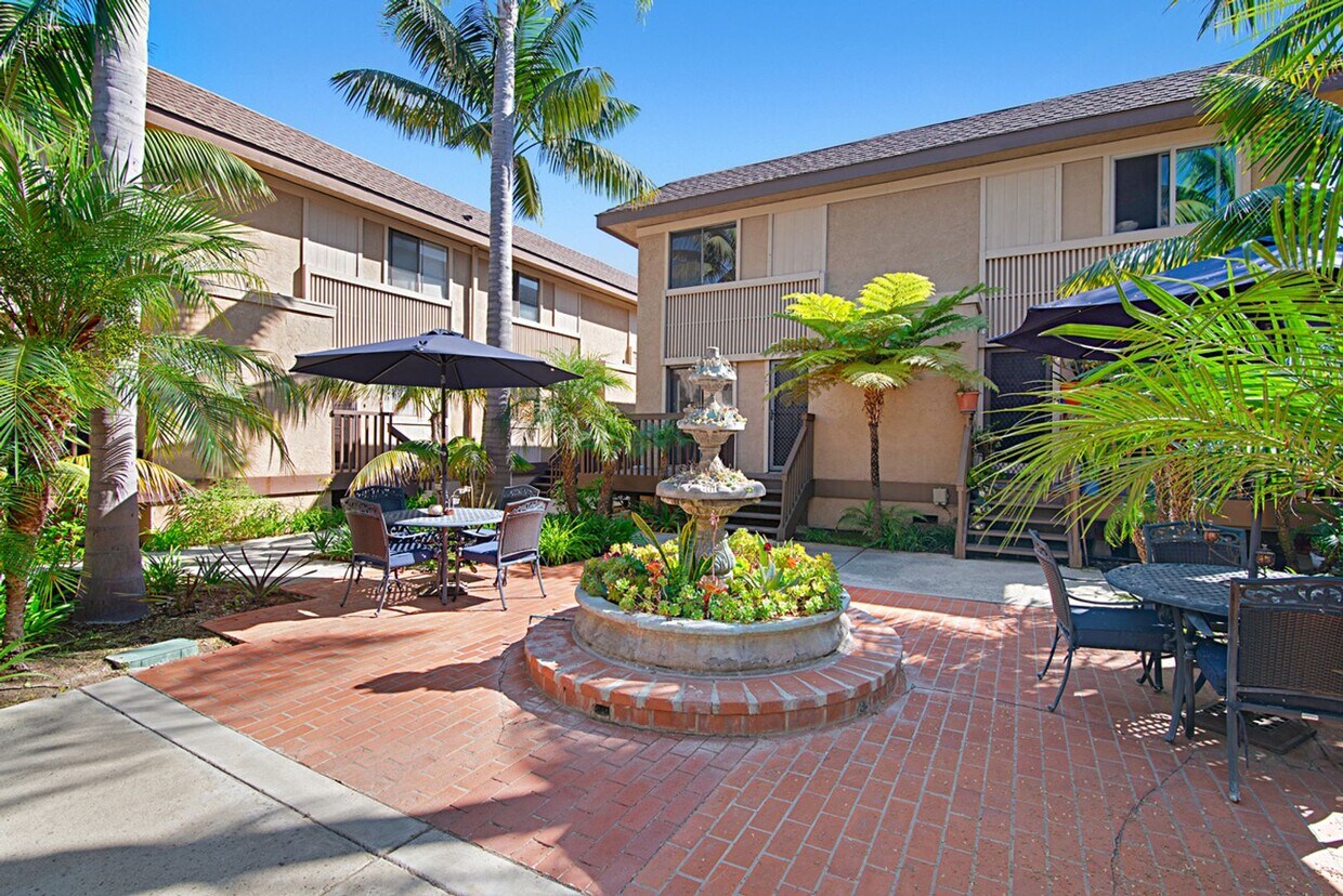 Foto principal - Rarely available Clairemont 3-story end un...