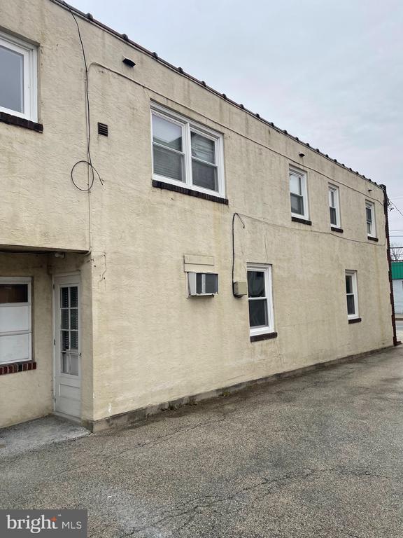 Building Photo - 2559 Haverford Rd