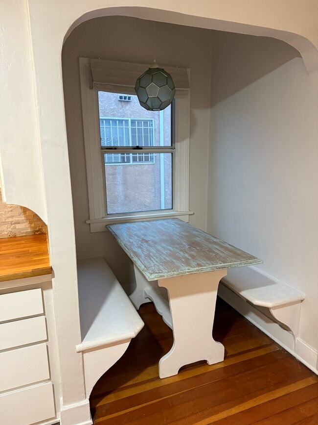 Foto del edificio - 1137 Keniston Ave