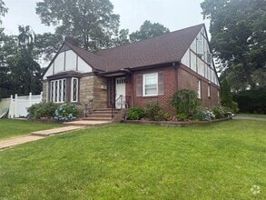 Building Photo - 95 E Shore Dr