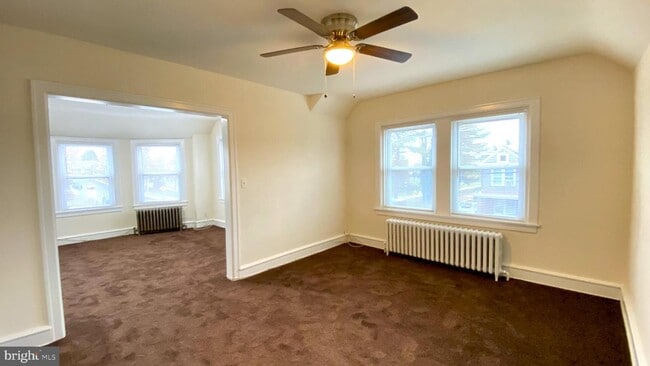 Building Photo - 300 W 31st St
