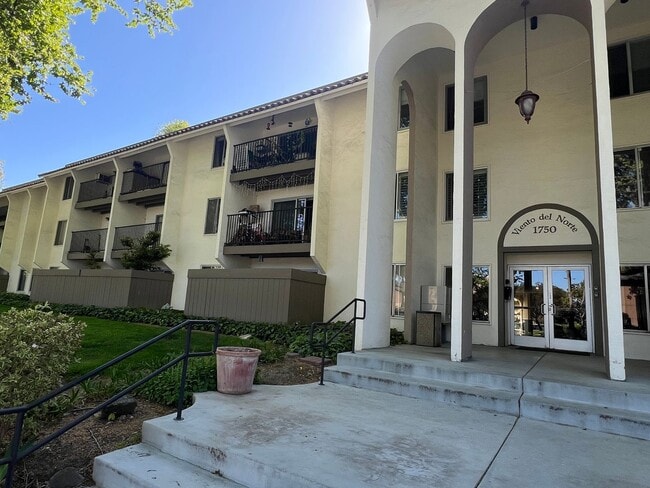 Building Photo - 1 bedroom condo in Santa Clara! $2450
