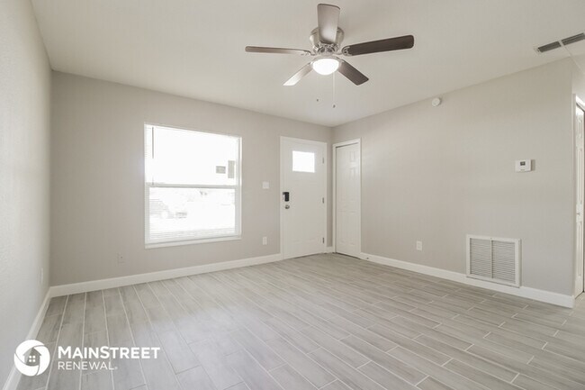 Foto del edificio - 321 Fort Collins Ct