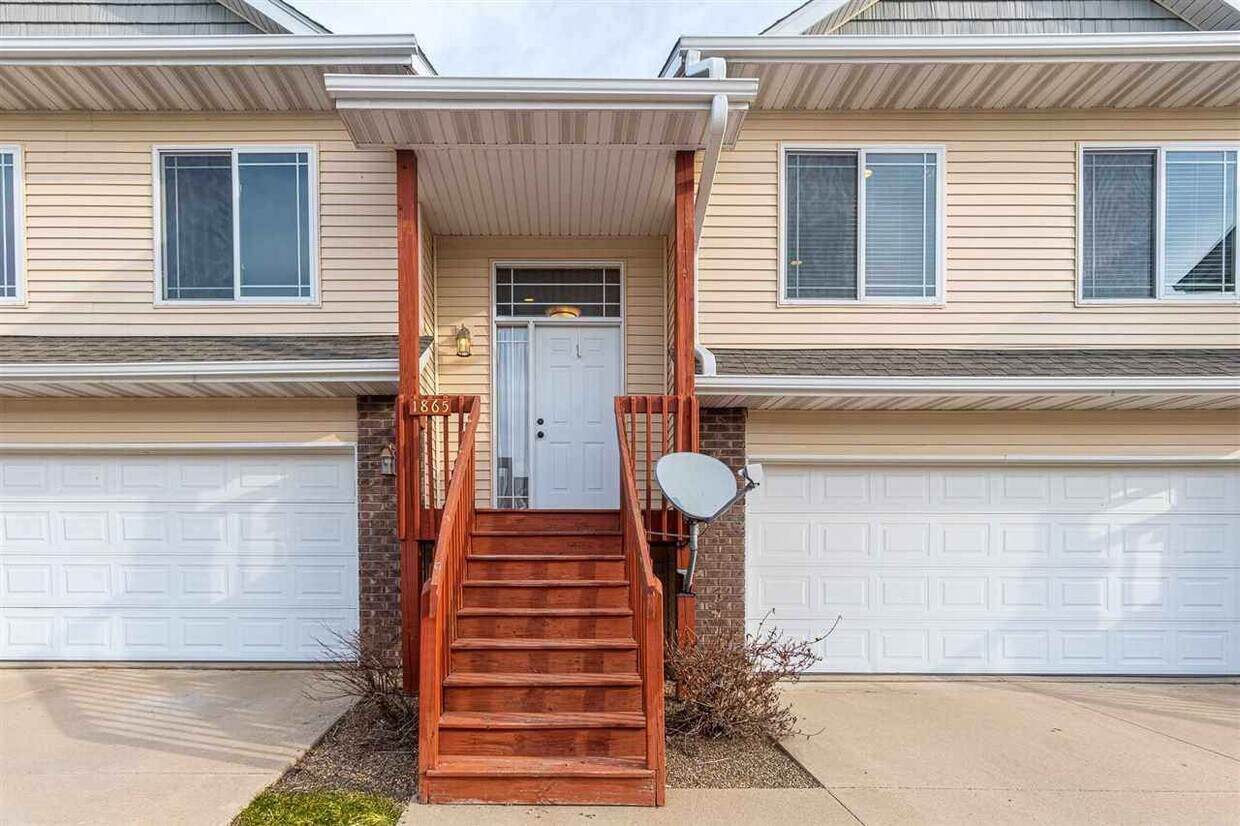 Front View - 1865 Goose Lake Cir
