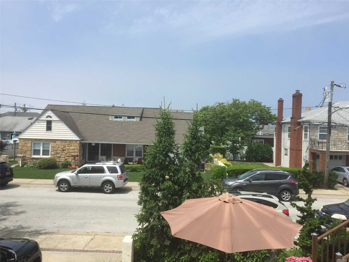 Foto del edificio - 76 Troy Ave