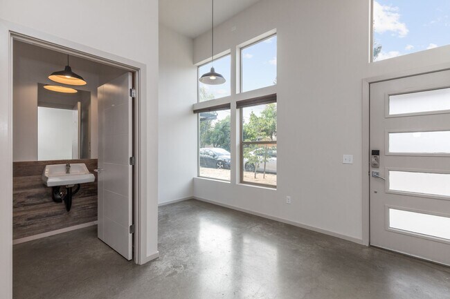 Foto del edificio - Stylish 3 BR/ 2/5 BA townhouse in Seattle