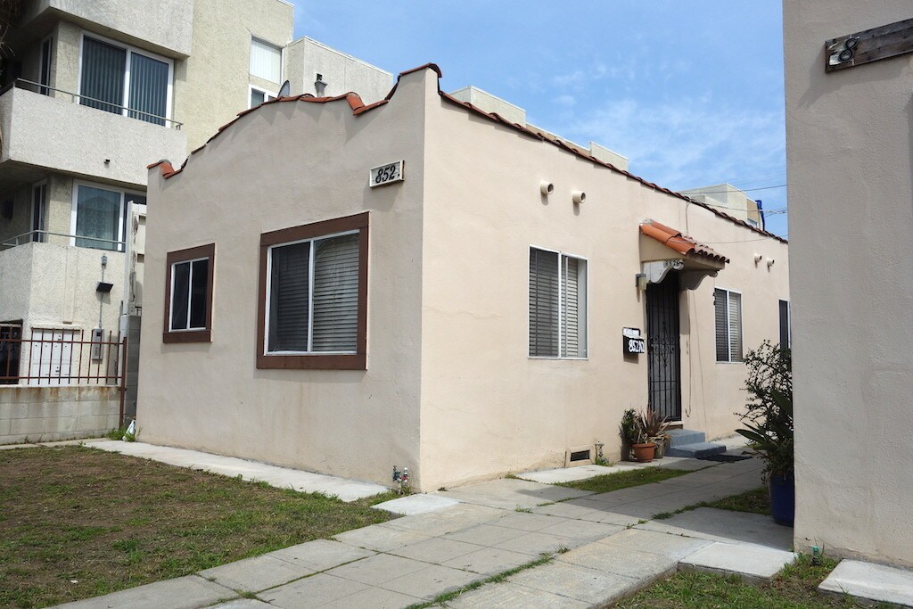 Primary Photo - 852 N Van Ness Ave