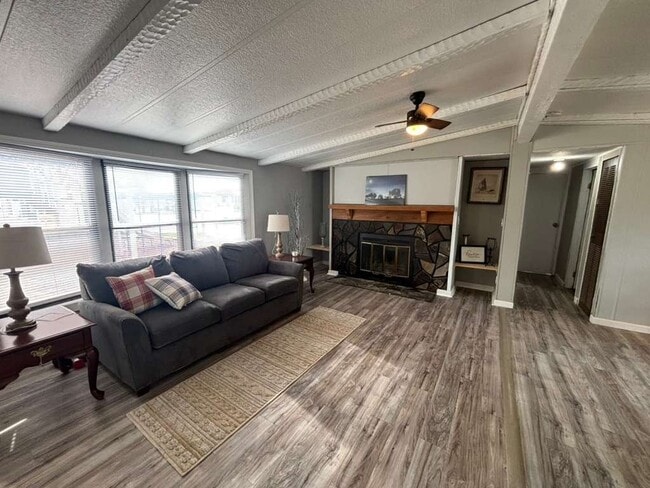 Foto del edificio - 7031 Timber Ridge S